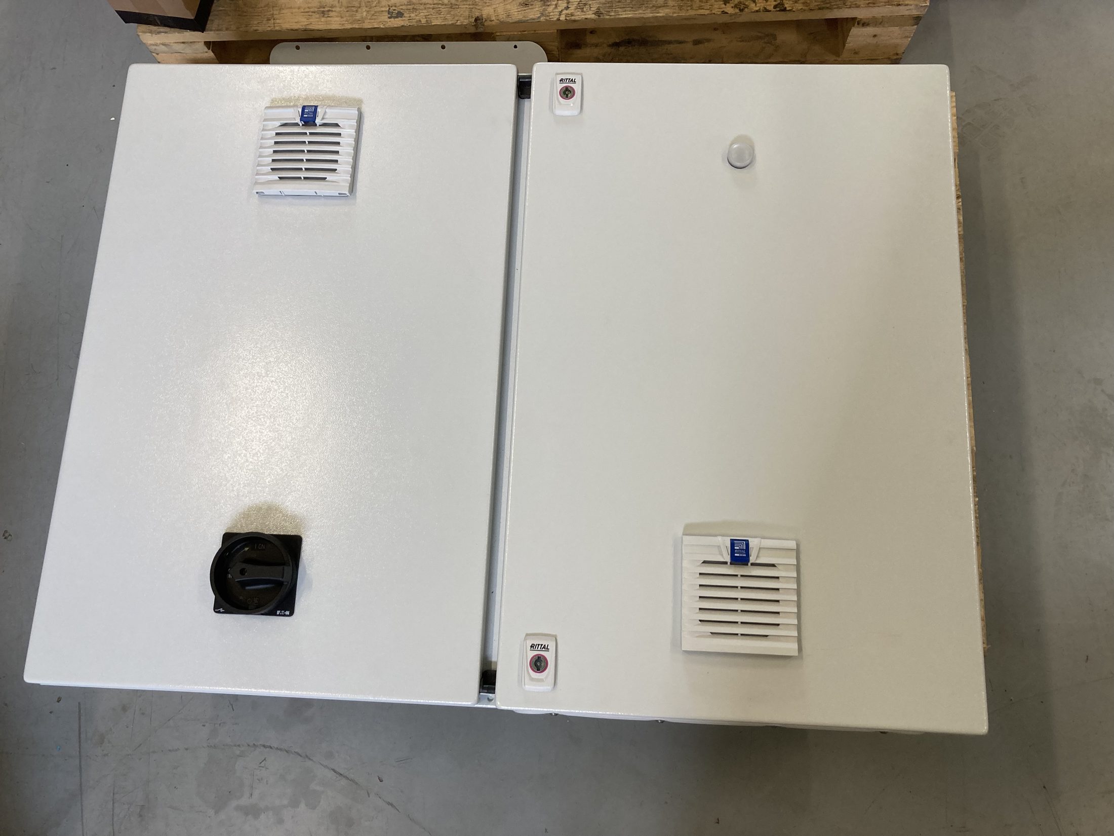 Uzavřené skříně elektrického rozvaděče
